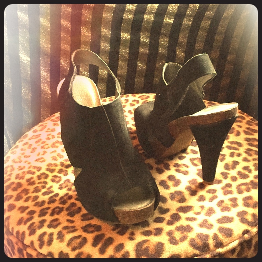 Nine West sandal, platform; style: Ellis